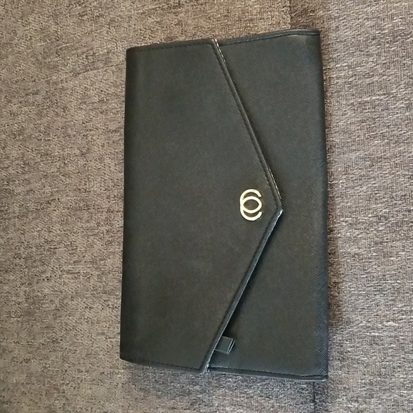 Set of 2 Minicci clutch purses. Black & pink floral - Picture 6 of 14